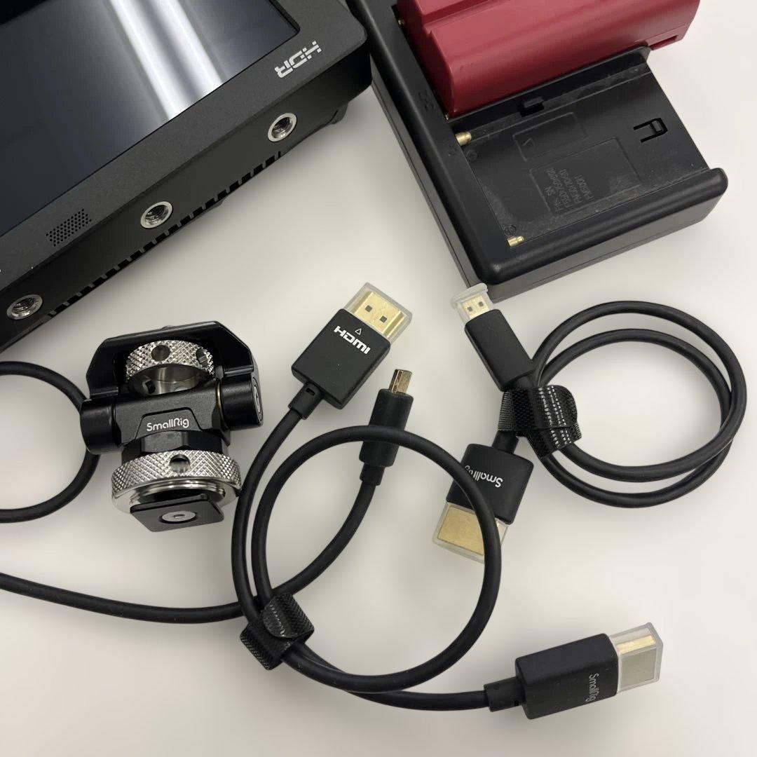 Blackmagic Video Assist 5\" 12G HDR と付属品