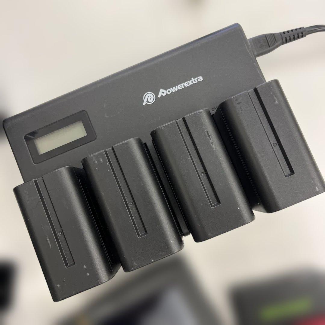 Blackmagic Video Assist 5\" 12G HDR と付属品