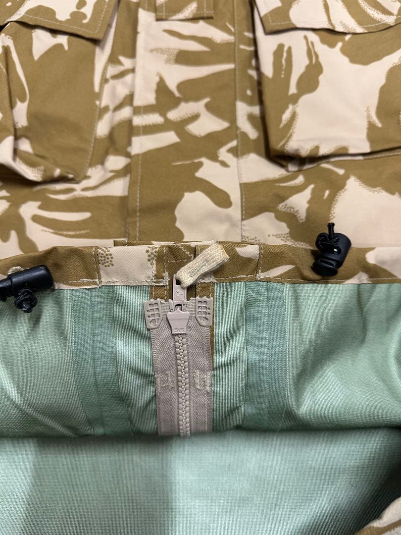 イギリス軍　カモフラージュ フード付き ミリタリージャケット