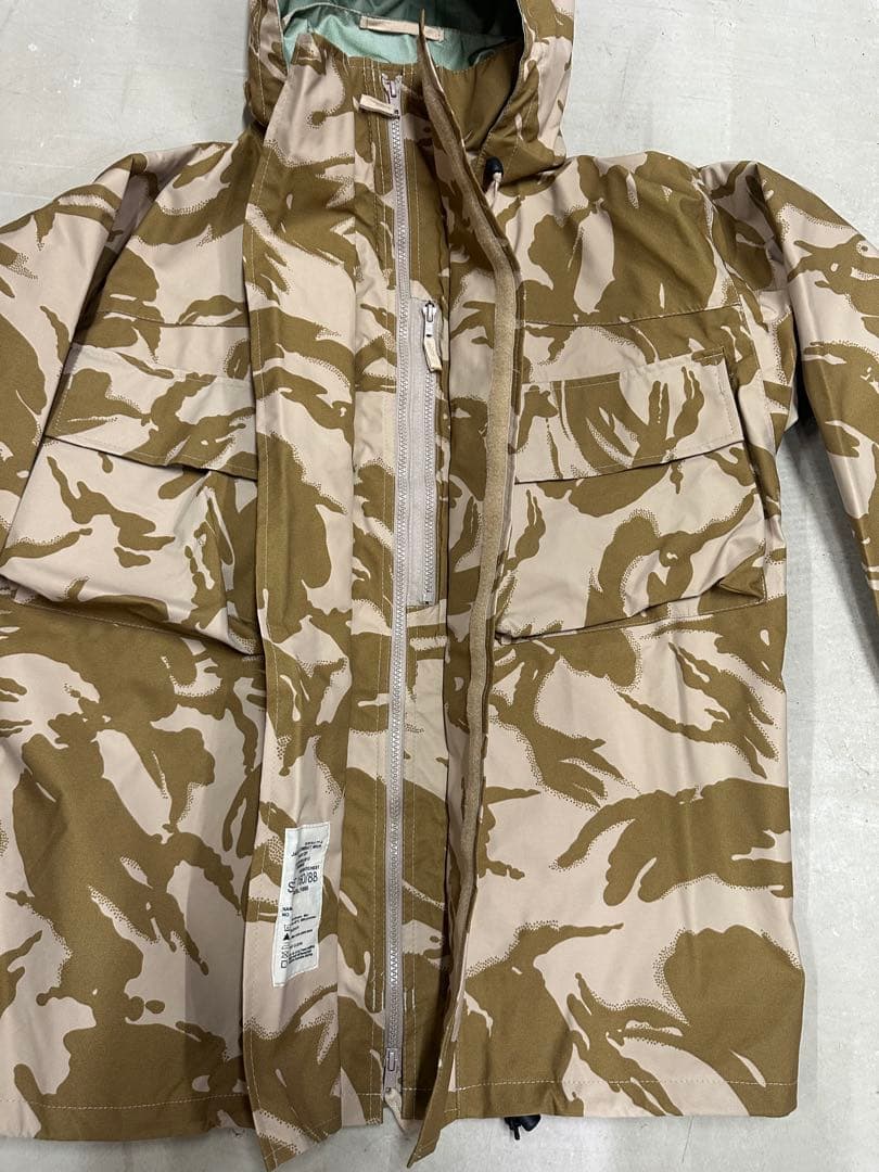 イギリス軍　カモフラージュ フード付き ミリタリージャケット