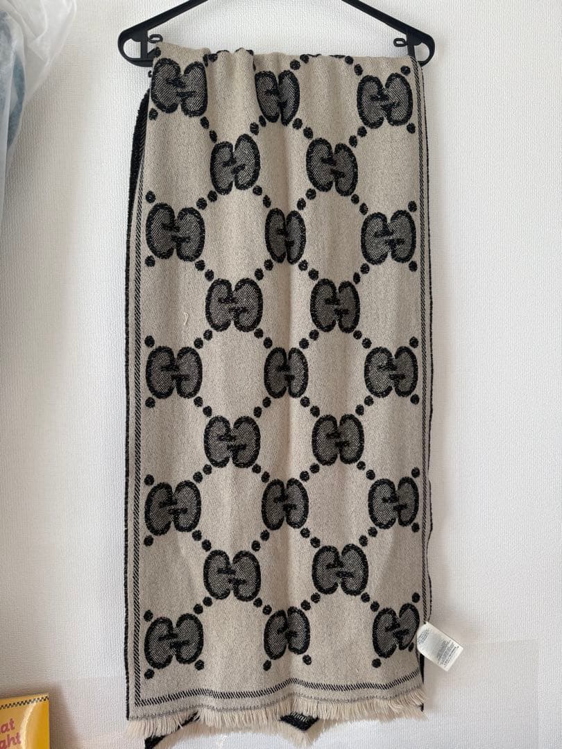 GUCCI GGロゴ マフラー 黒/ベージュ