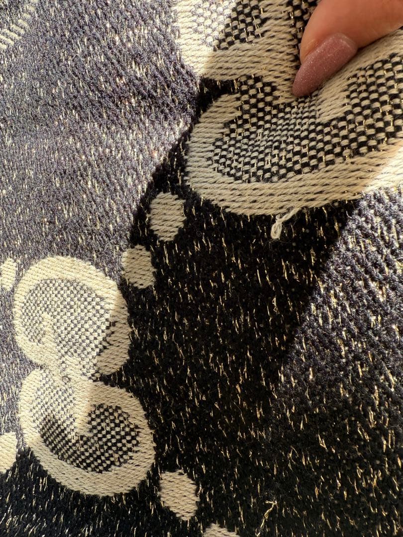 GUCCI GGロゴ マフラー 黒/ベージュ