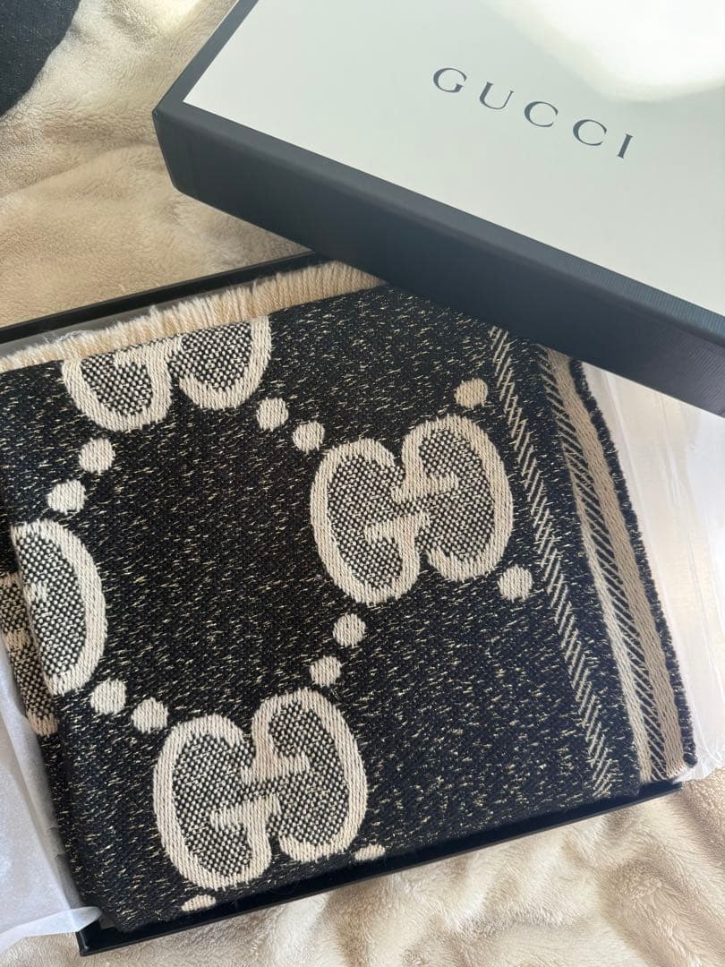 GUCCI GGロゴ マフラー 黒/ベージュ