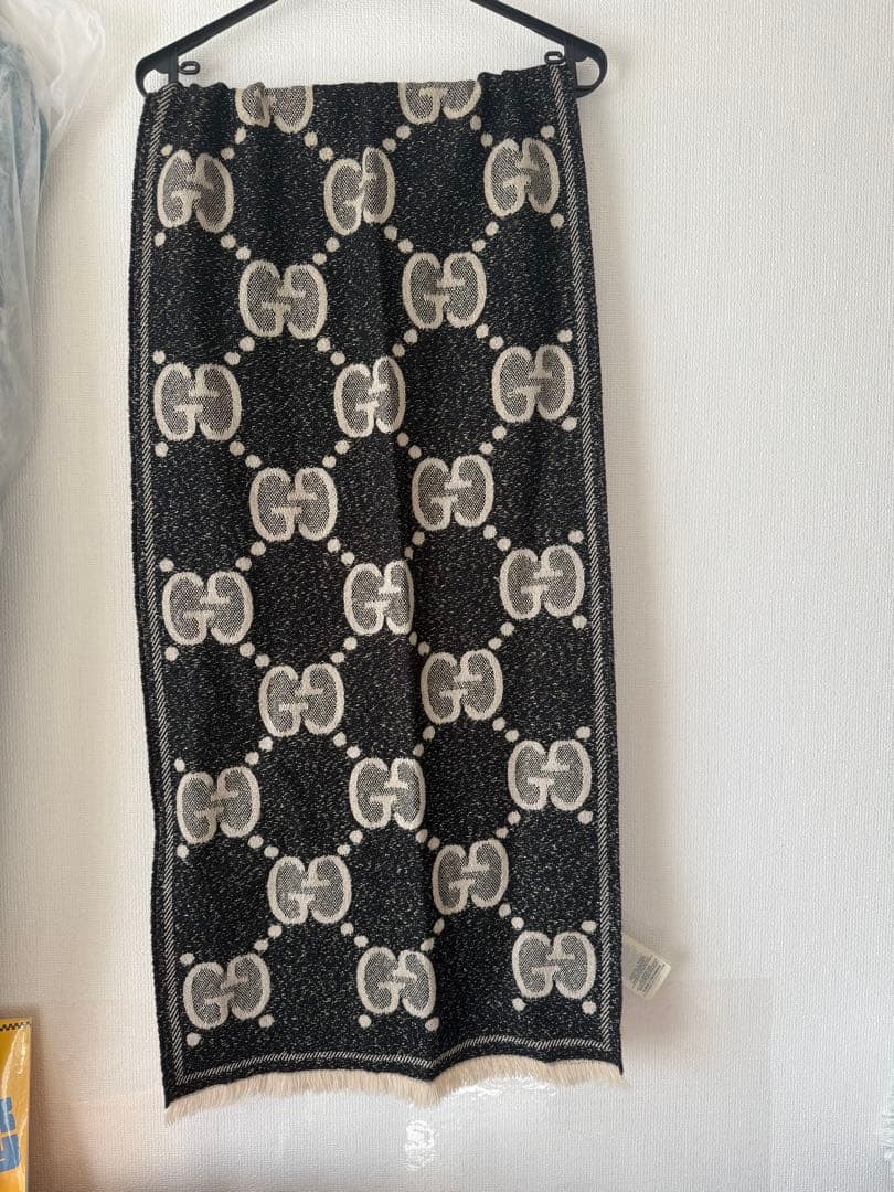 GUCCI GGロゴ マフラー 黒/ベージュ