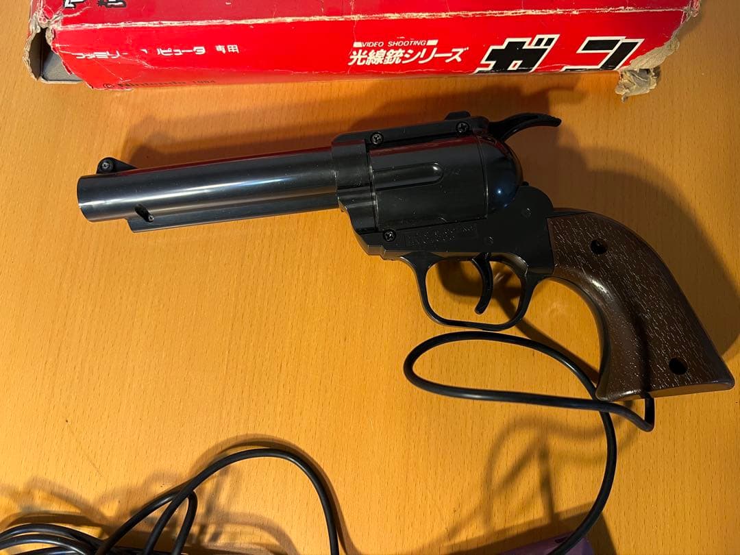 ファミリーコンピュータ専用　光線銃シリーズ　ガン　+ダックハント　(ソフト付)