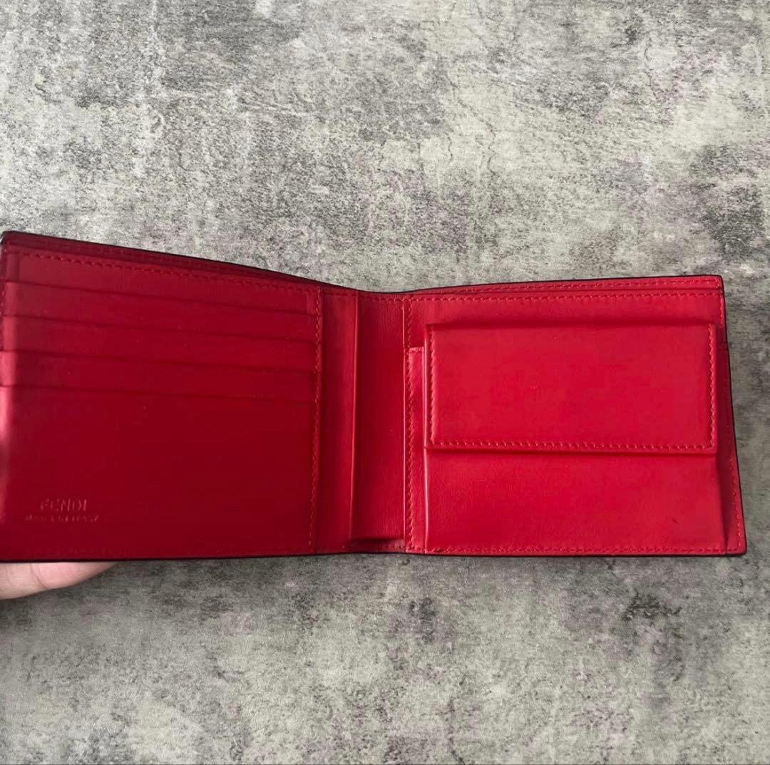 FENDI 二つ折り財布 目デザイン 黒赤　モンスター