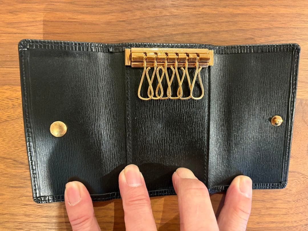 LOUIS VUITTON ブラック レザー キーケース