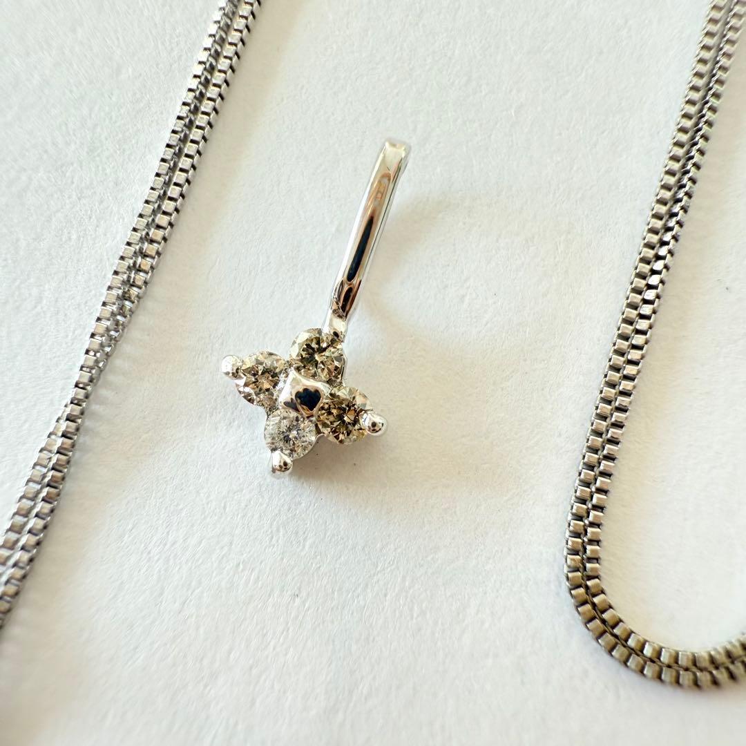 K10WG ダイヤモンド0.04ct フラワー　ネックレス