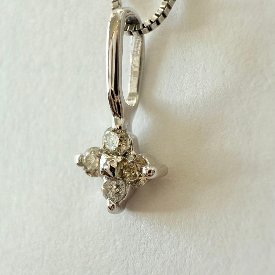 K10WG ダイヤモンド0.04ct フラワー　ネックレス