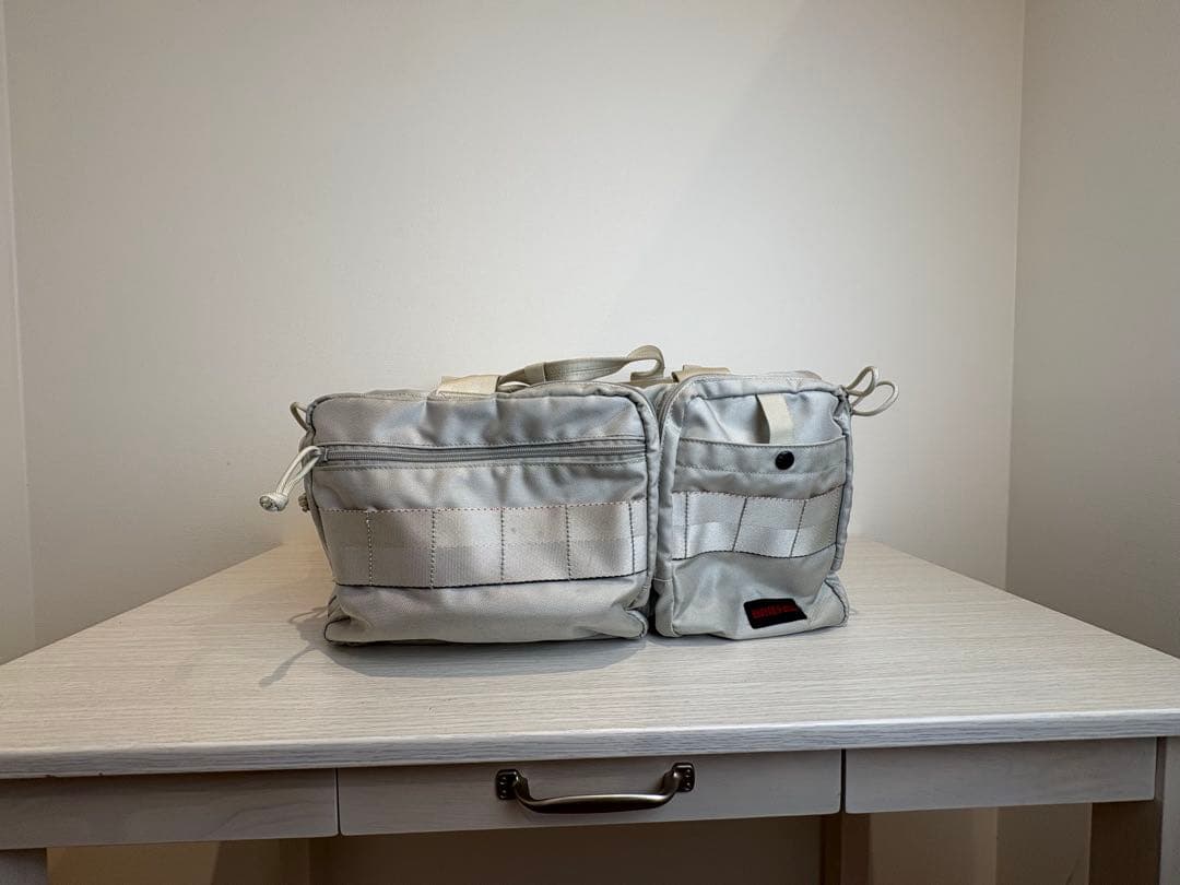 美品　定価5-6万？　BRIEFING シルバー中型ゴルフバッグ