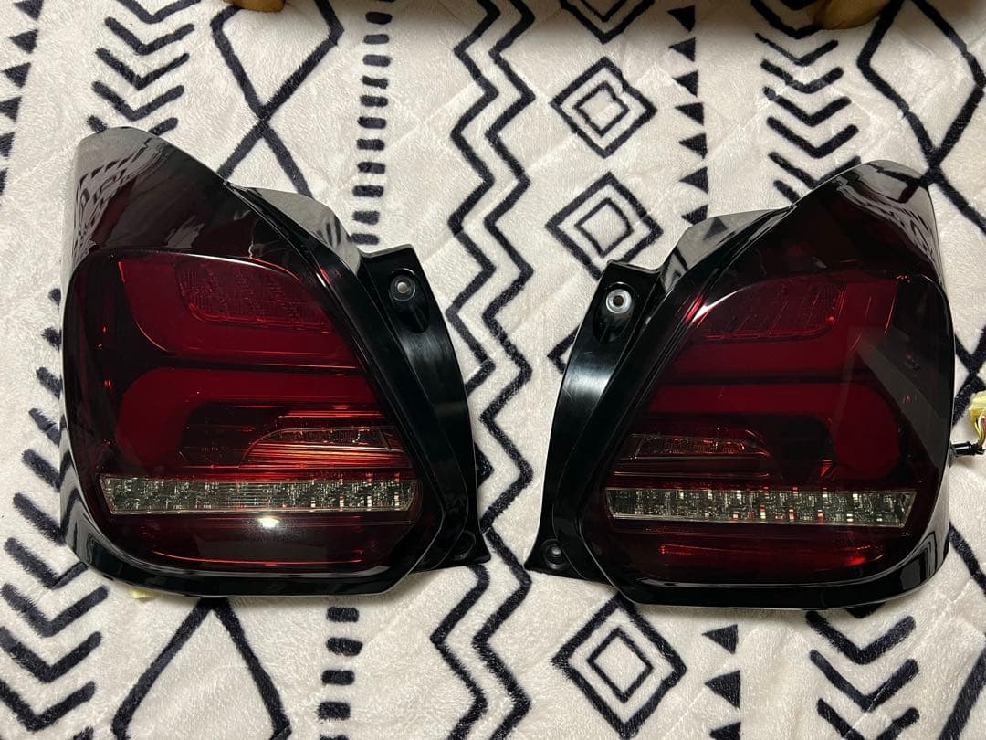 ZC33S アールズLEDシーケンシャル スモークテール