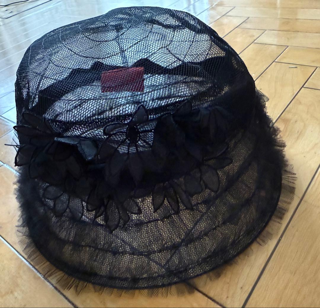 専用　 Sugri 小花のモチーフ付きチュールフリルクローシュ　黒　未使用