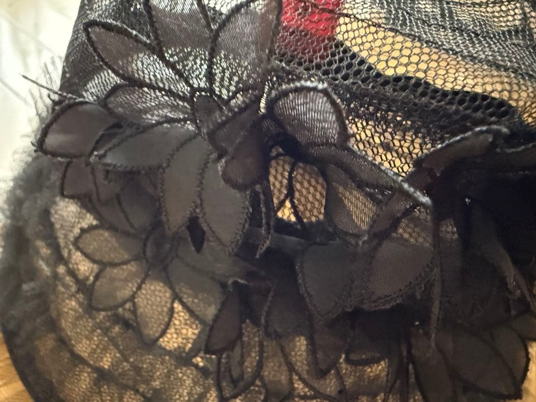 専用　 Sugri 小花のモチーフ付きチュールフリルクローシュ　黒　未使用