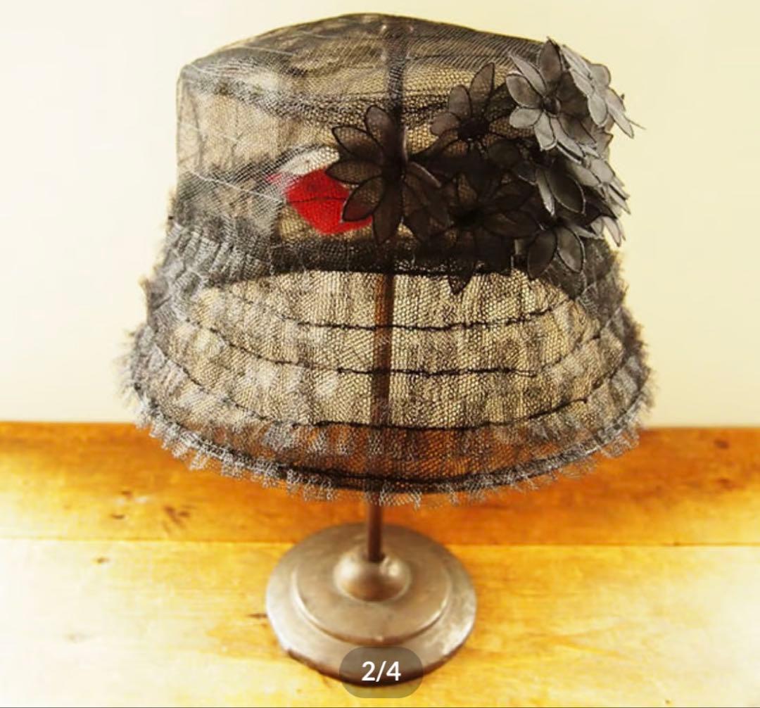 専用　 Sugri 小花のモチーフ付きチュールフリルクローシュ　黒　未使用