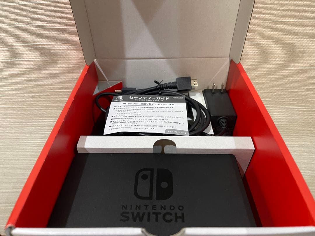 Nintendo Switch 本体 グレー新型（専用ケース付き）