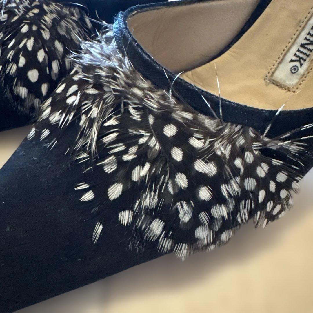 Manolo Blahnik ブラック羽根飾りサンダル 34