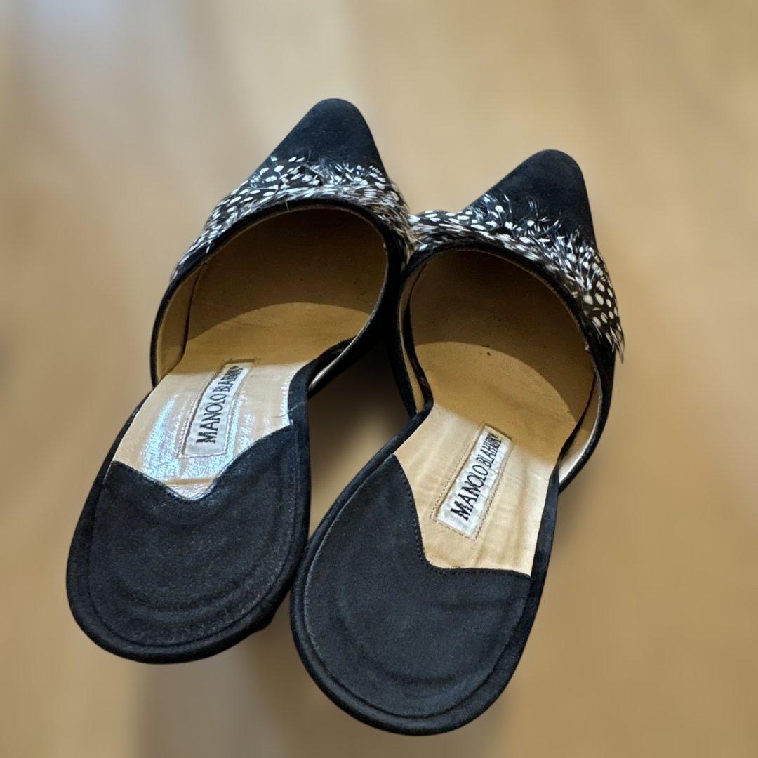 Manolo Blahnik ブラック羽根飾りサンダル 34