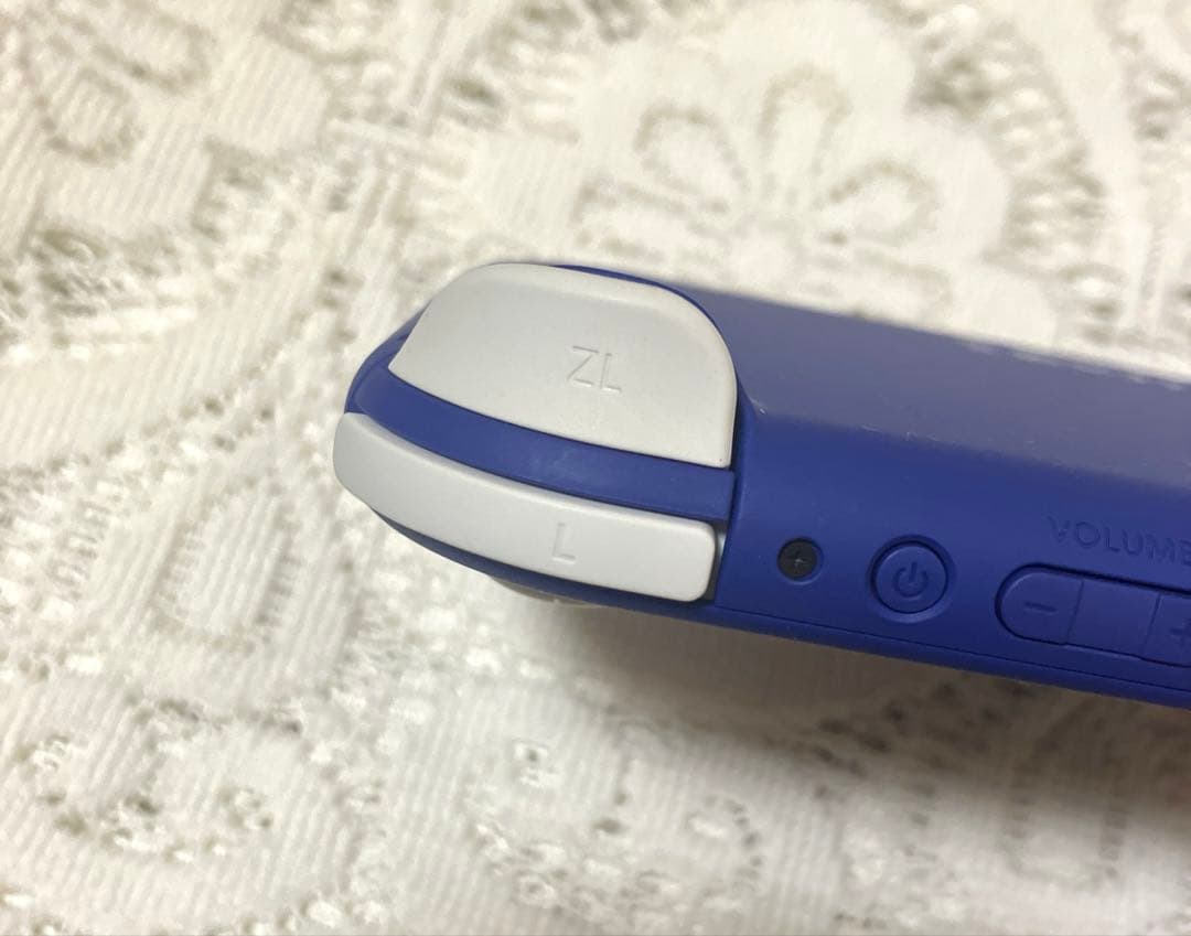 じ*ん様 【美品】SwitchLite 本体 公式キャリングケース付き