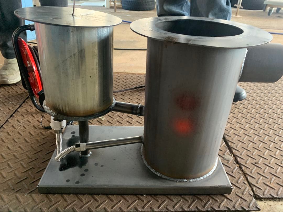 廃油ストーブ　即納品　在庫があります