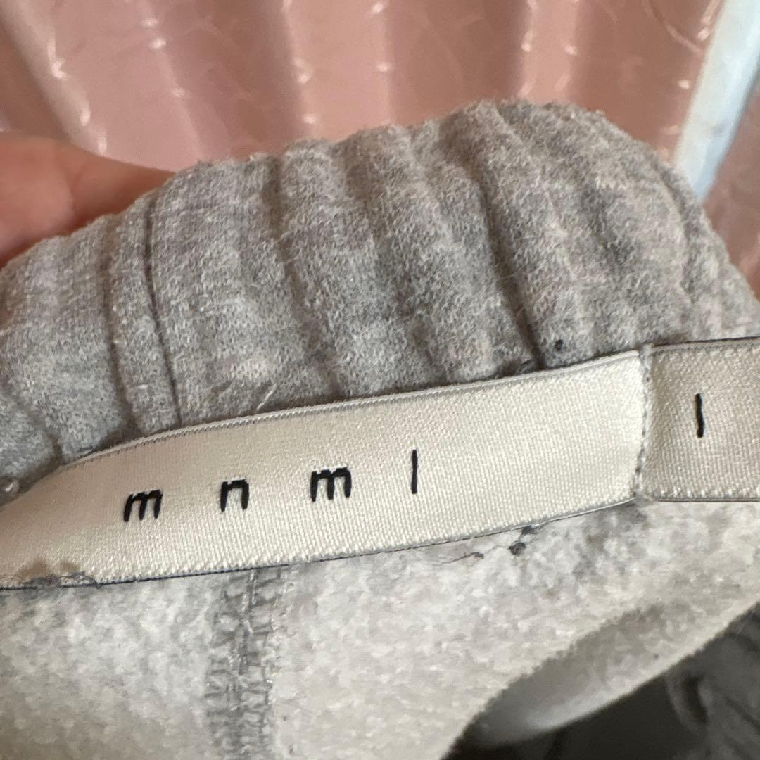 mnml グレー フレアパンツ