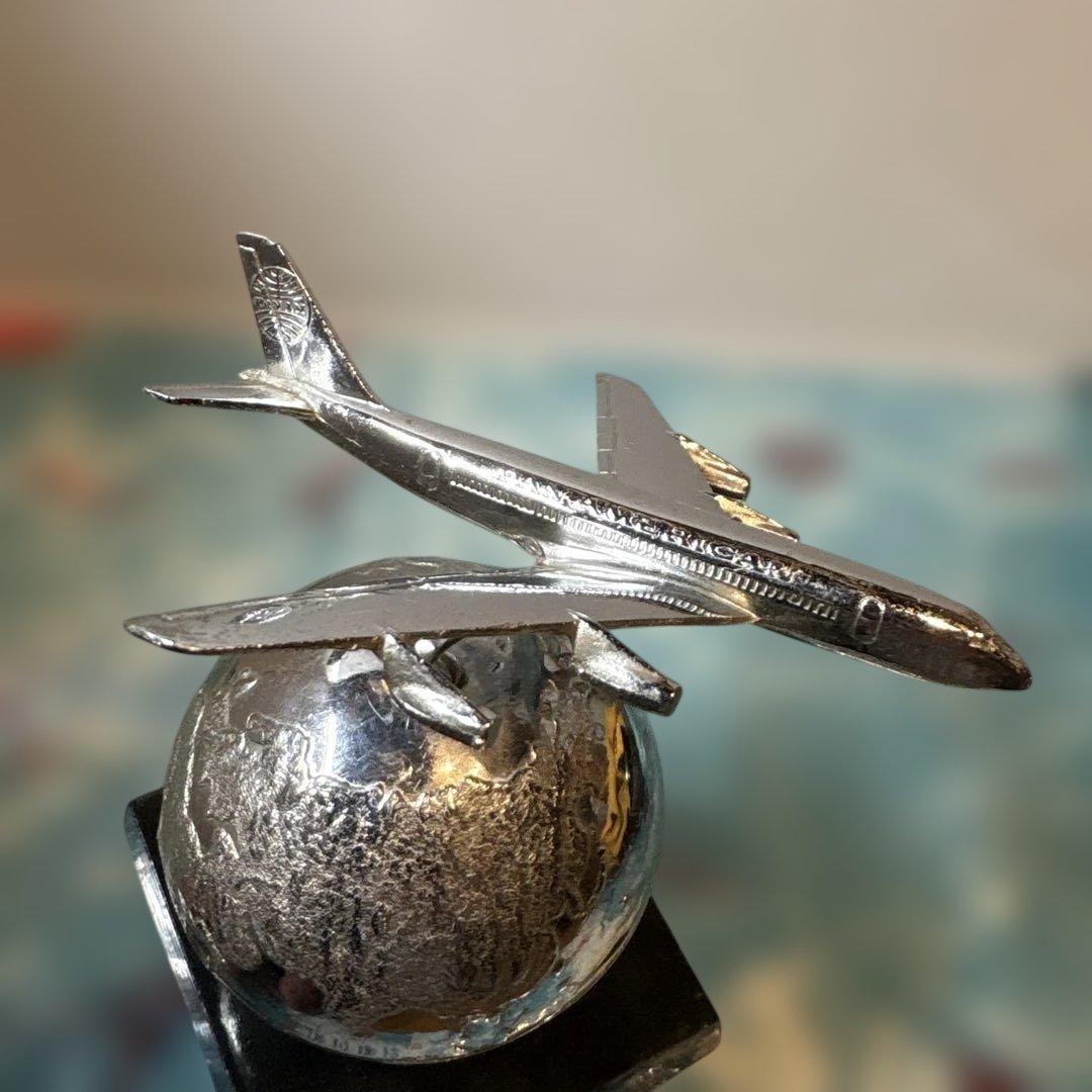 PAN AM 飛行機と地球オブジェ　1962年