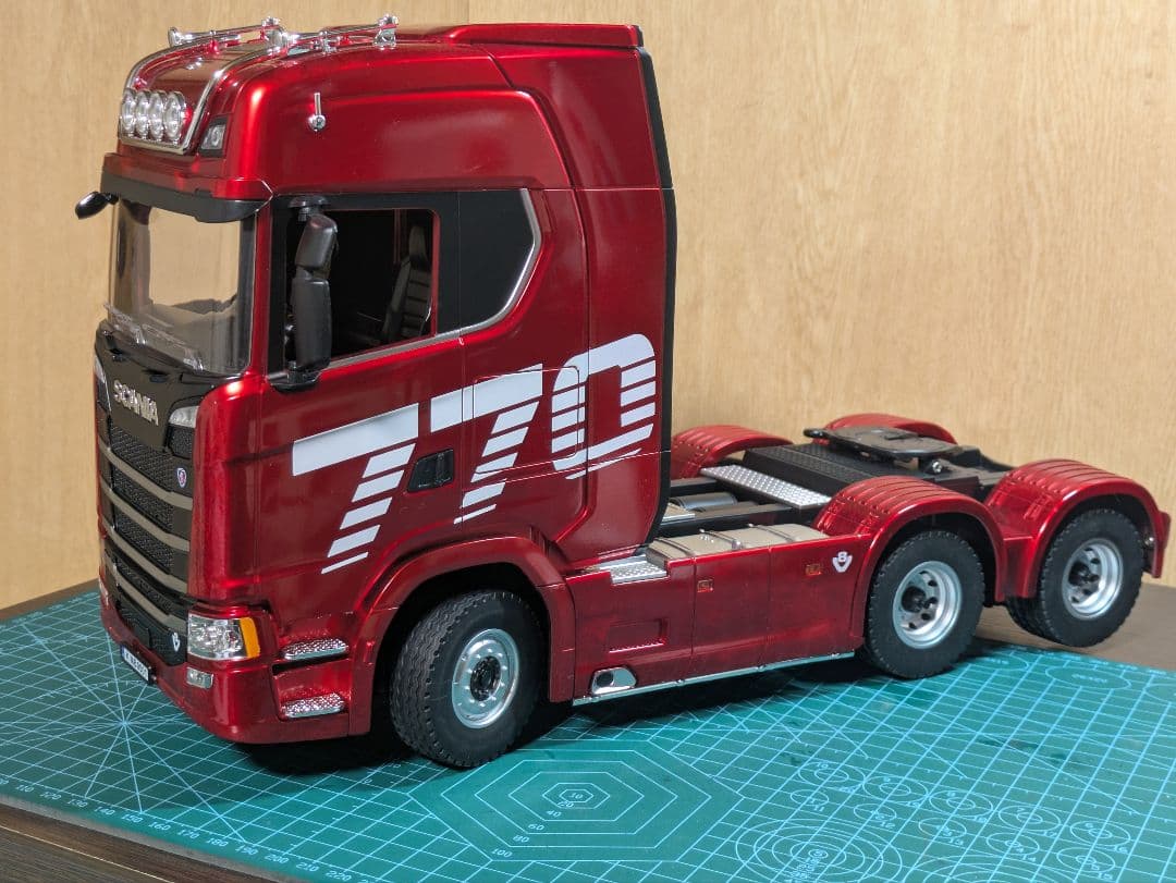 HUI NA スカニア1/18 770 S V8トレーラーヘッド　レッド