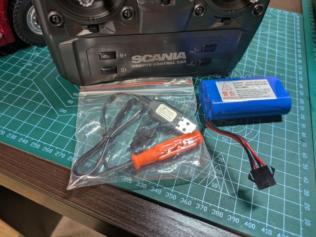 HUI NA スカニア1/18 770 S V8トレーラーヘッド　レッド