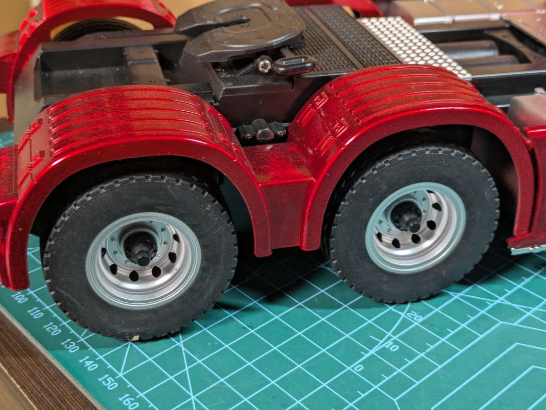 HUI NA スカニア1/18 770 S V8トレーラーヘッド　レッド