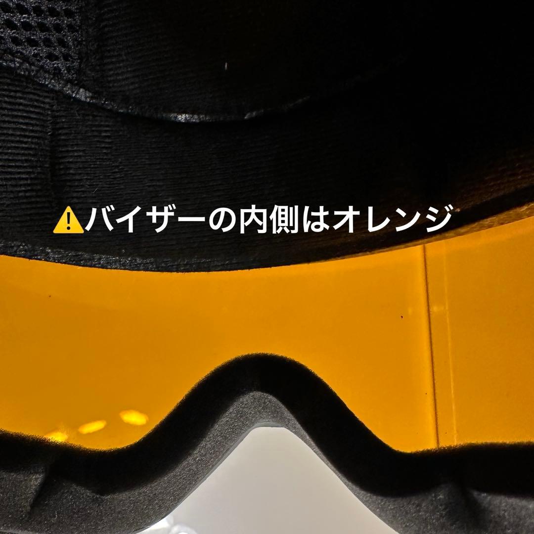 キッズ　スキー用ヘルメット　バイザー付き