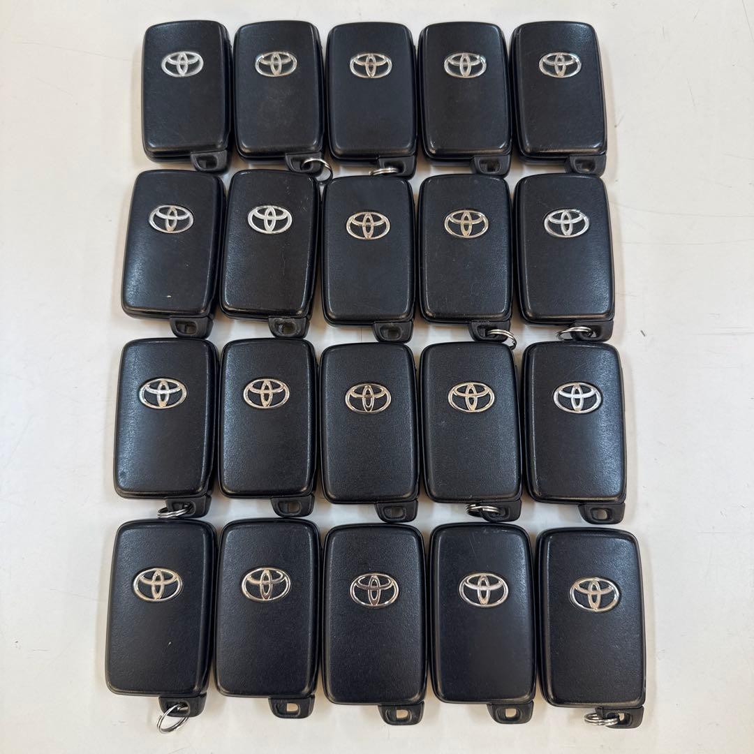 送料無料　トヨタ純正スマートキー20個セット プリウスZVW30アクアnhp10