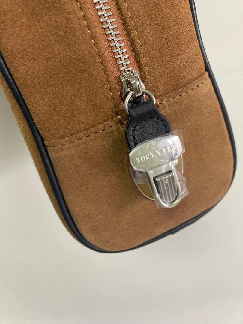 Tout Y Estブラウン トートバッグ