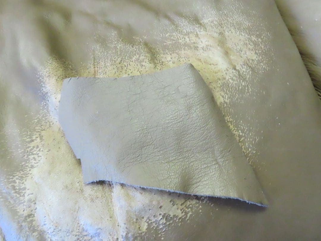 カッシーナ　本物　LC3 本革　レザー　コルビジェ　3人掛けソファ　高級