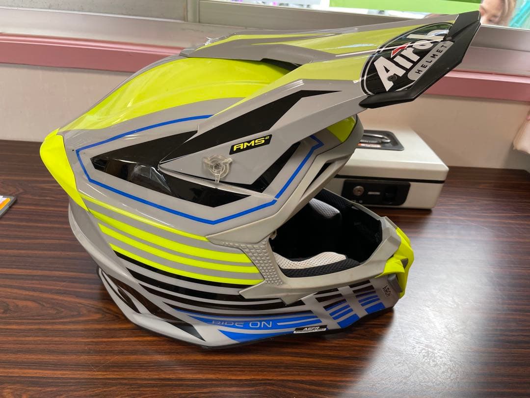 Airoh モトクロスフルフェイスヘルメット