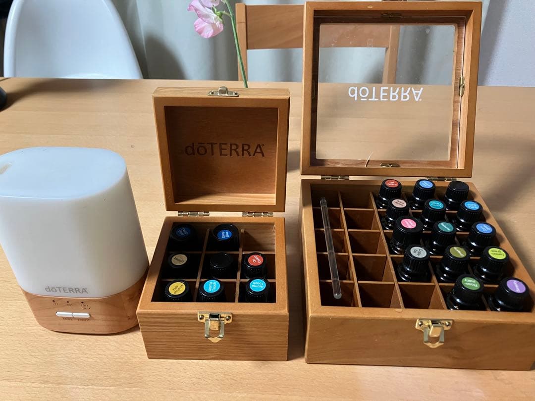 ドテラ　doTERRA エッセンシャルオイル　アロマBOX 専用ディフューザー