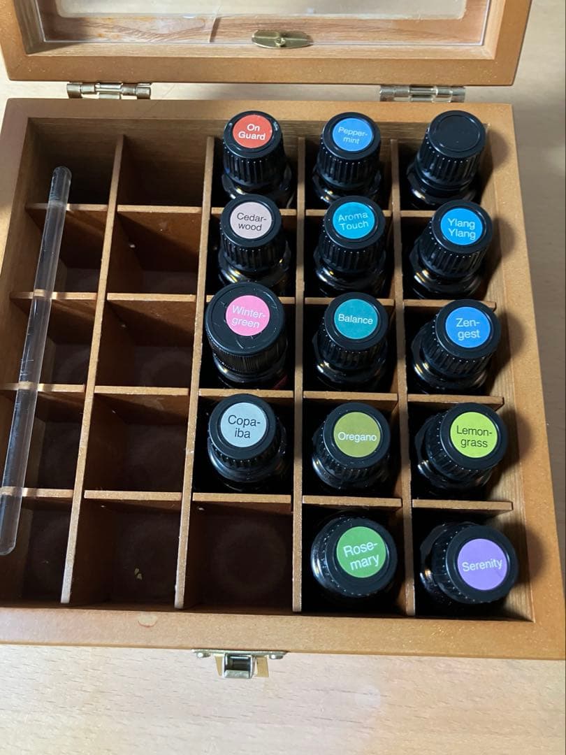 ドテラ　doTERRA エッセンシャルオイル　アロマBOX 専用ディフューザー