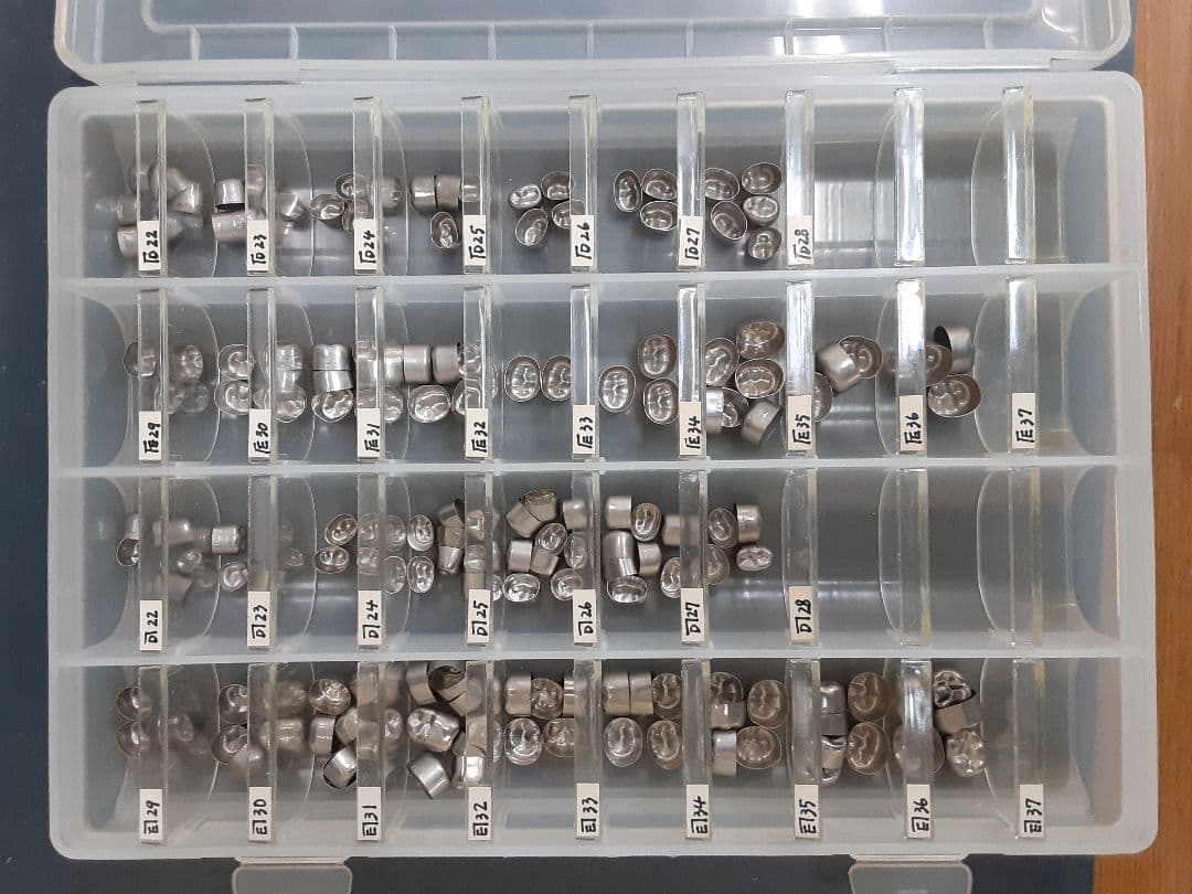 歯科技工　三金乳歯冠上下額セット