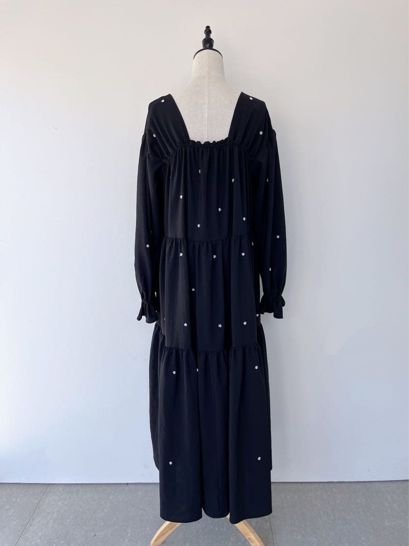 MUVEIL　パール刺繍ワンピース