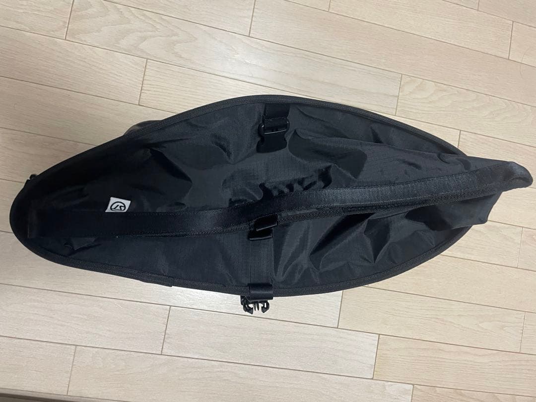 ブラック　クールなトートバッグ　ビジネス/タウンユース