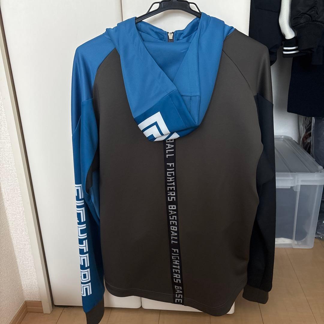 北海道日本ハムファイターズオンフィールドトレーニングジャケット青黒　Mサイズ