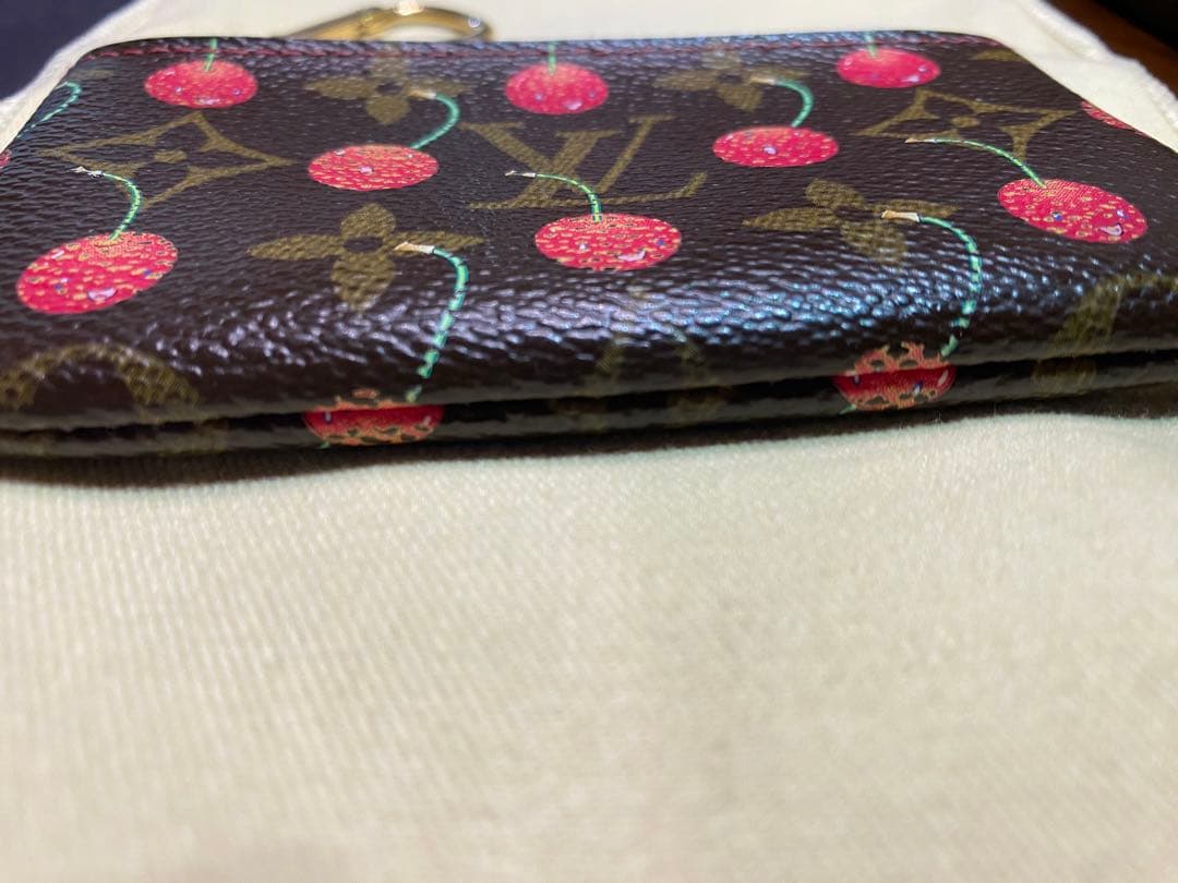 Louis Vuitton 村上隆コラボ限定品　チェリー柄　ケース