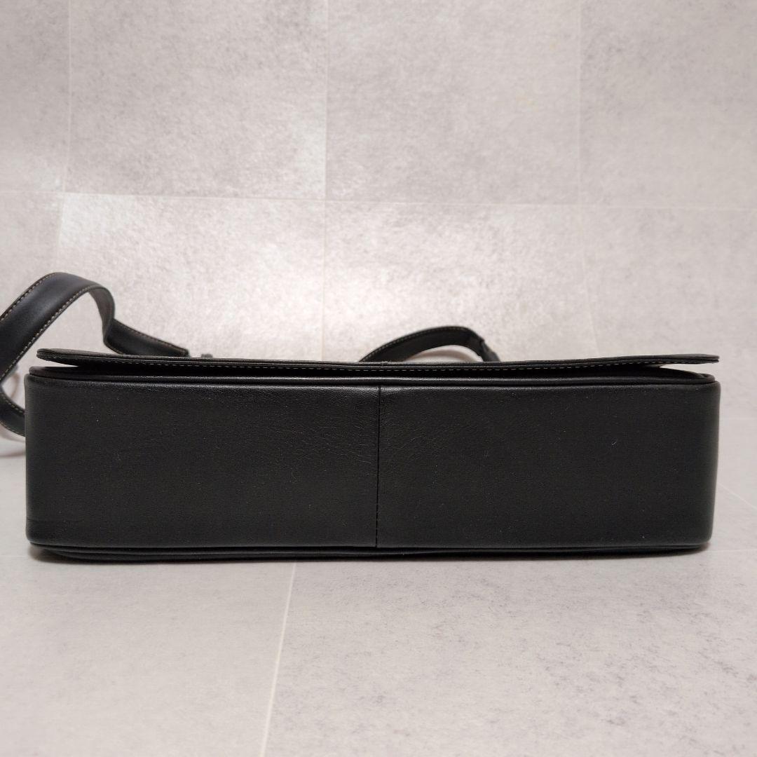 イッセイミヤケ ISSEY MIYAKE レザーショルダーバッグ 黒 本革