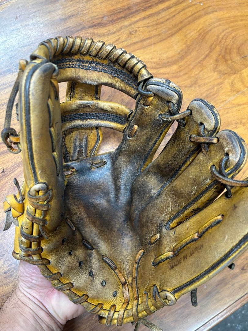 硬式野球グローブ 元埼玉西武ライオンズ　ウーネンティン選手内野手用ベージュ 39