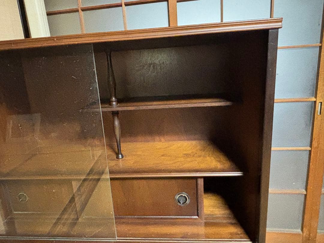 P*B様 木製キャビネット ガラス扉付き
