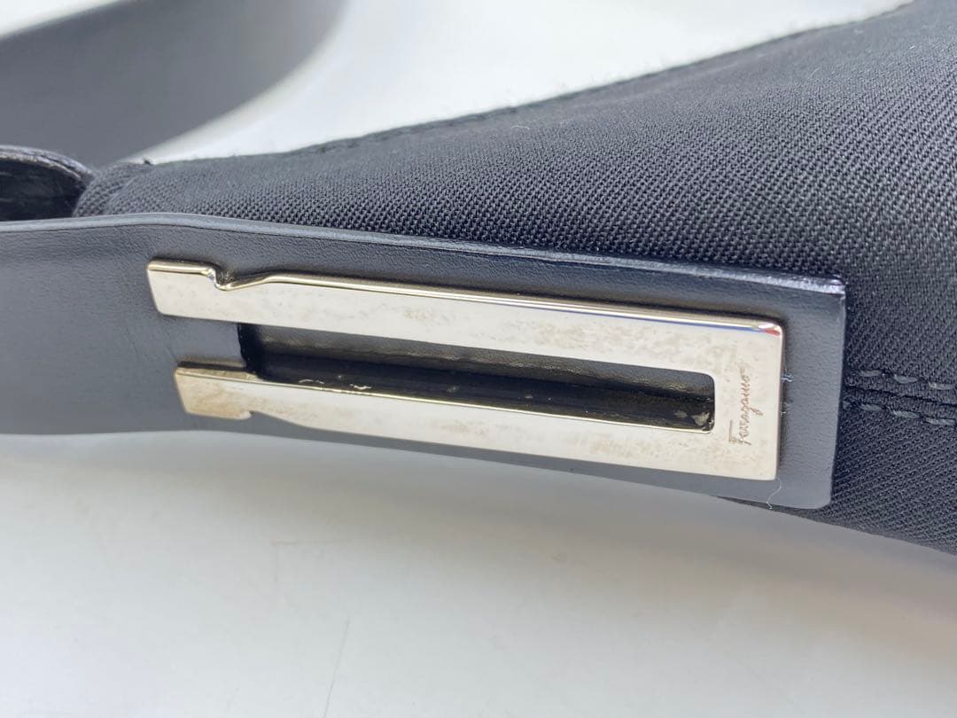 Salvatore Ferragamo フェラガモ ショルダーバッグ ブラック