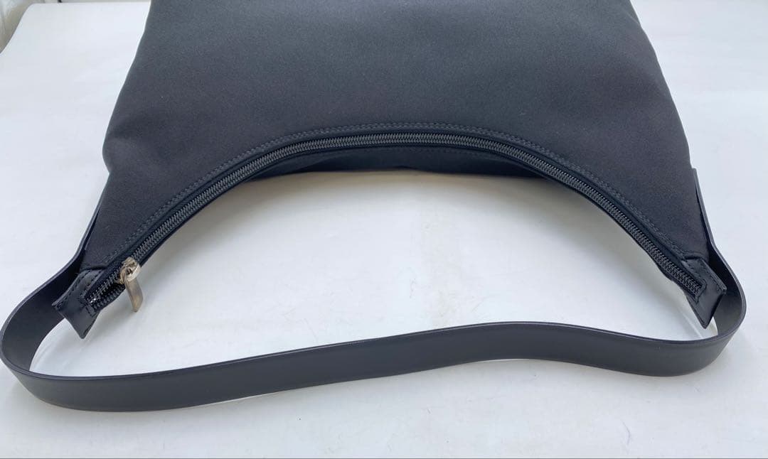 Salvatore Ferragamo フェラガモ ショルダーバッグ ブラック