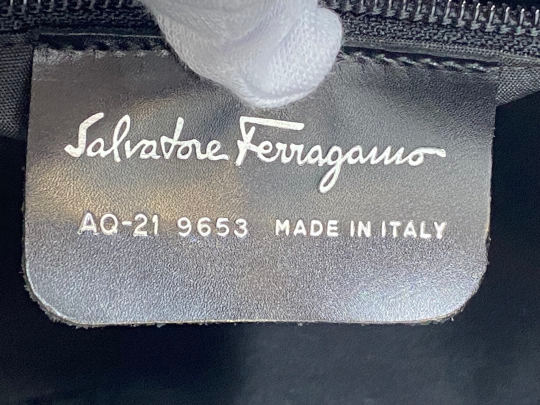 Salvatore Ferragamo フェラガモ ショルダーバッグ ブラック