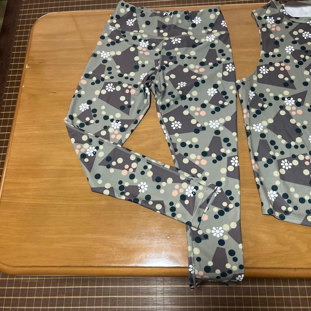 クラップ　トップス　レギンス　美品