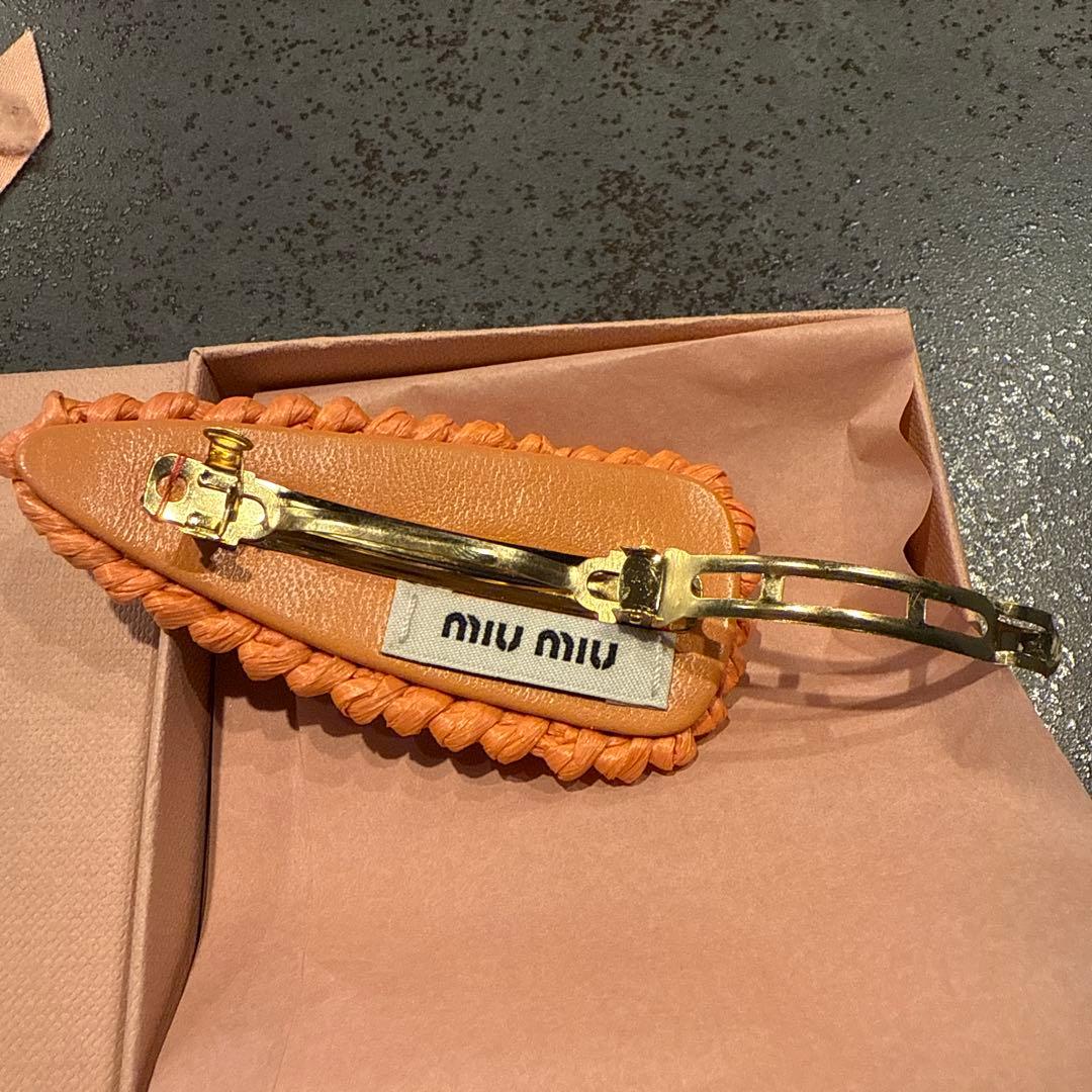MIU MIU ミュウミュウ　ヘアクリップ