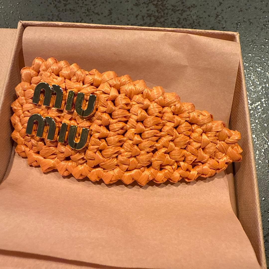 MIU MIU ミュウミュウ　ヘアクリップ