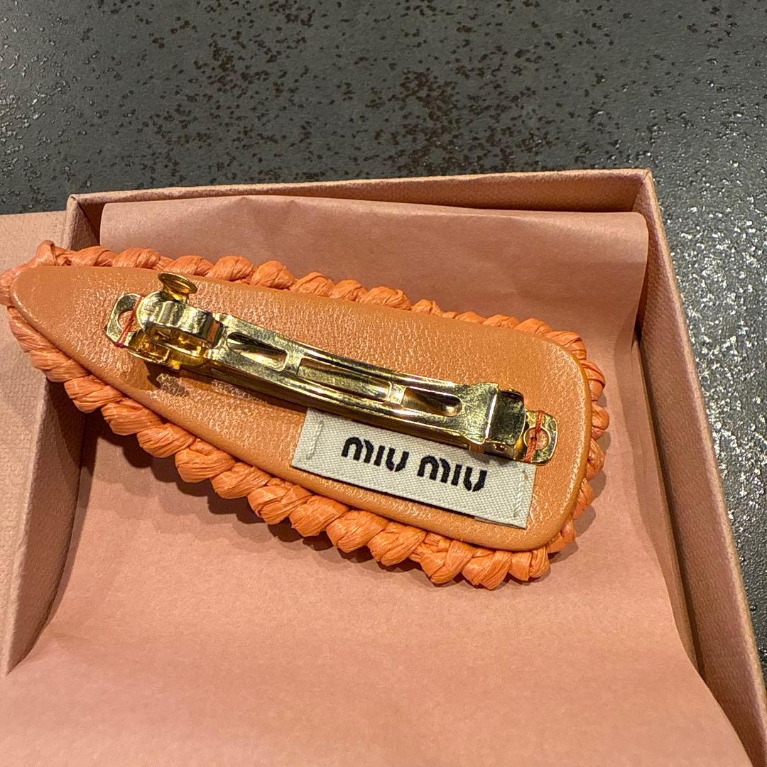 MIU MIU ミュウミュウ　ヘアクリップ